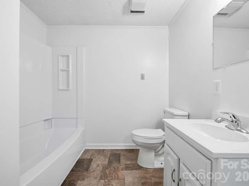806 Laurel Street, Lincolnton, NC 28092.  MLS# CAR4370329, YatesRealty ID 14215. 