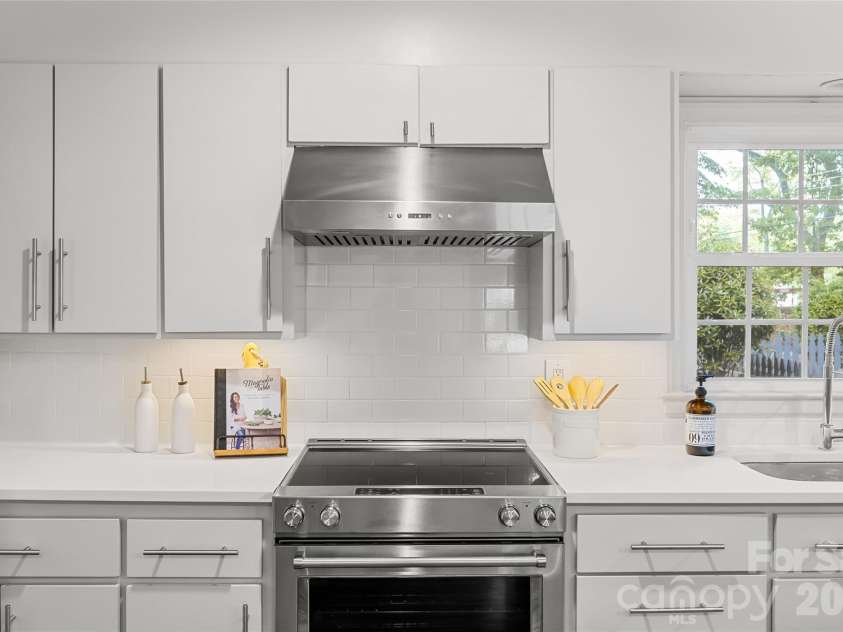 5145 Lansing Drive, Charlotte, NC 28270.  MLS# CAR4371844, YatesRealty ID 14216. Kitchen