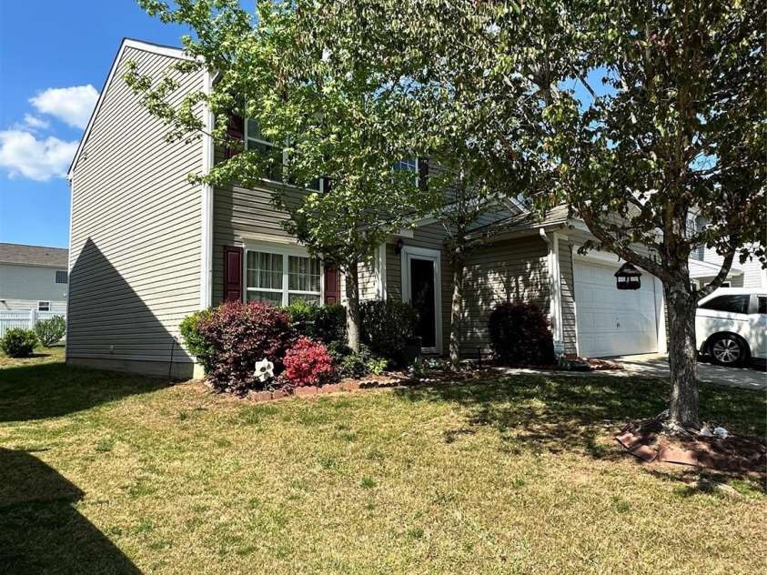 4722 Mortonhall Road, Charlotte, NC 28215.  MLS# CAR4372865, YatesRealty ID 14217. 