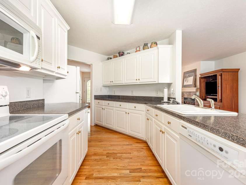 302 6th Street, Conover, NC 28613.  MLS# CAR4253080, YatesRealty ID 14218. 