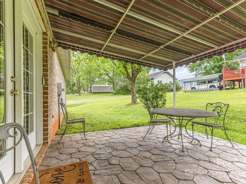 302 6th Street, Conover, NC 28613.  MLS# CAR4253080, YatesRealty ID 14218. 