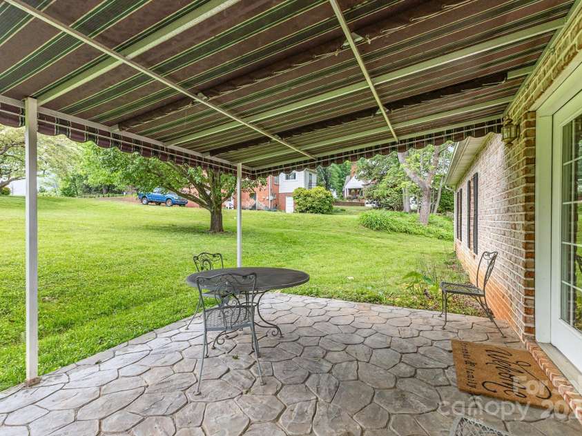 302 6th Street, Conover, NC 28613.  MLS# CAR4253080, YatesRealty ID 14218. 