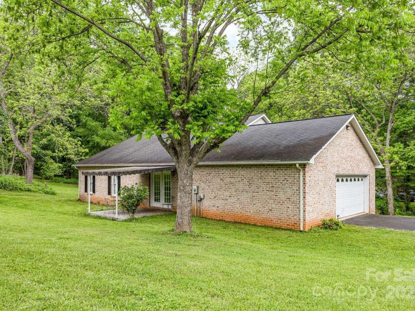 302 6th Street, Conover, NC 28613.  MLS# CAR4253080, YatesRealty ID 14218. 