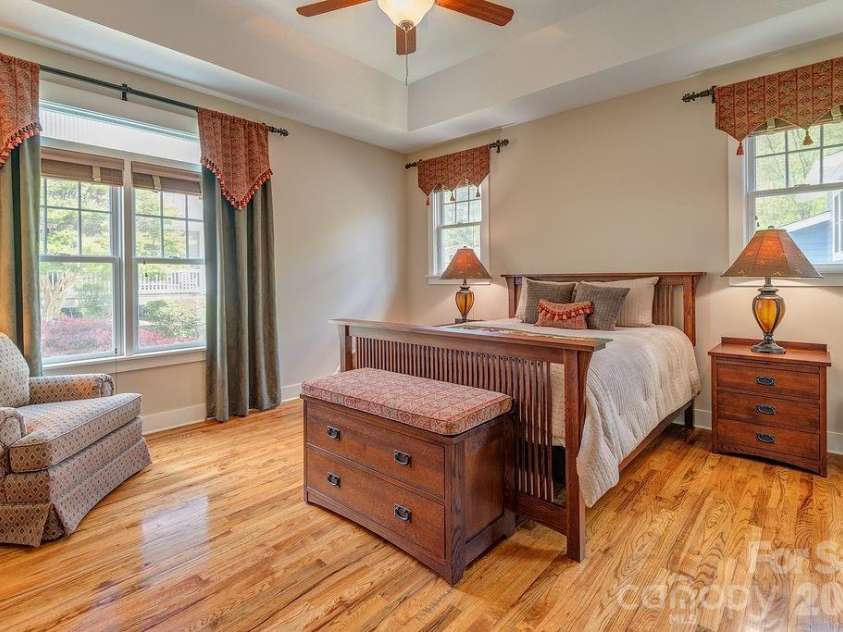 4 Olde Cottage Lane, Asheville, NC 28803.  MLS# CAR4373000, YatesRealty ID 14219. 