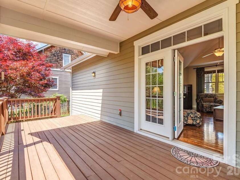 4 Olde Cottage Lane, Asheville, NC 28803.  MLS# CAR4373000, YatesRealty ID 14219. 