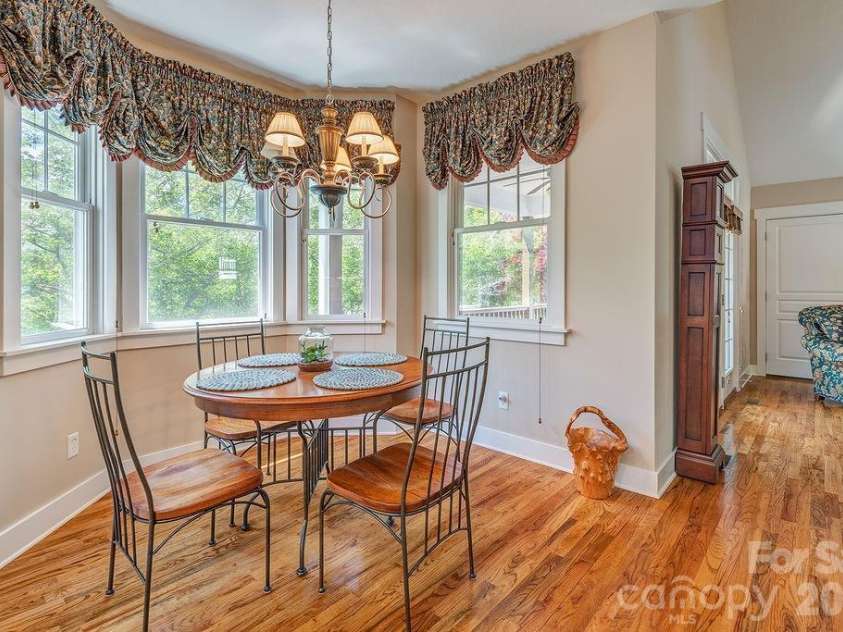 4 Olde Cottage Lane, Asheville, NC 28803.  MLS# CAR4373000, YatesRealty ID 14219. 
