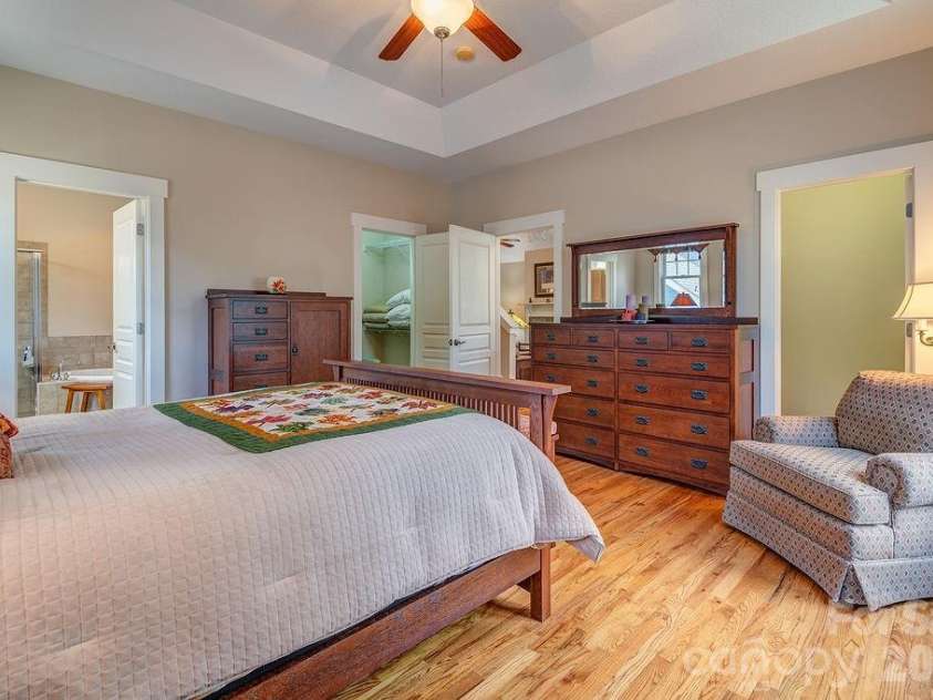 4 Olde Cottage Lane, Asheville, NC 28803.  MLS# CAR4373000, YatesRealty ID 14219. 