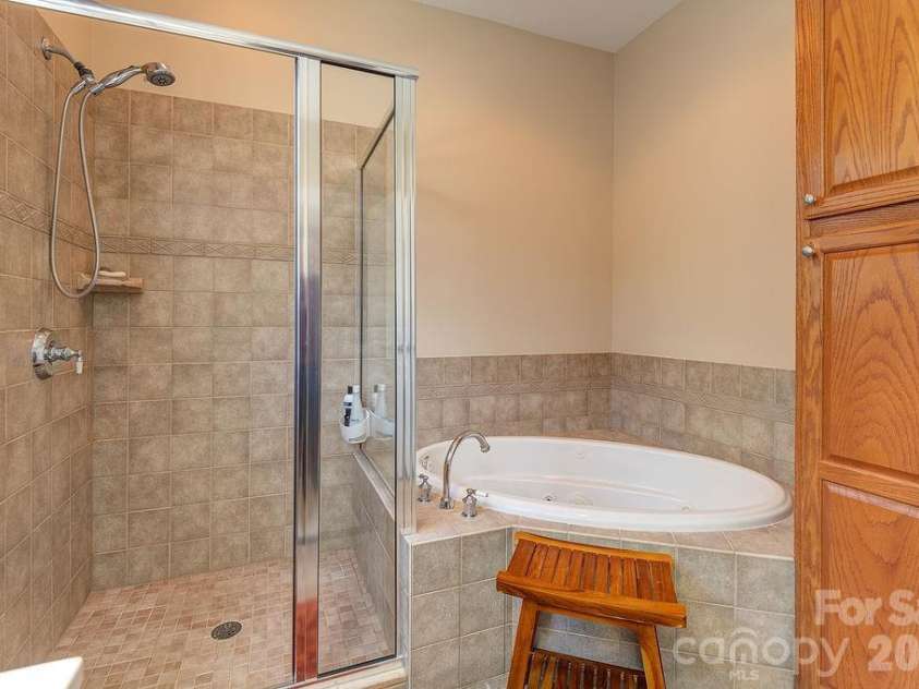 4 Olde Cottage Lane, Asheville, NC 28803.  MLS# CAR4373000, YatesRealty ID 14219. 