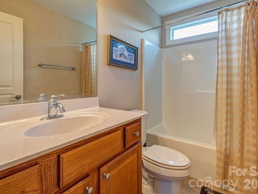 4 Olde Cottage Lane, Asheville, NC 28803.  MLS# CAR4373000, YatesRealty ID 14219. 