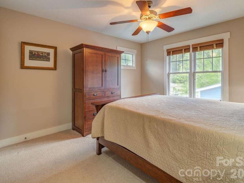 4 Olde Cottage Lane, Asheville, NC 28803.  MLS# CAR4373000, YatesRealty ID 14219. 