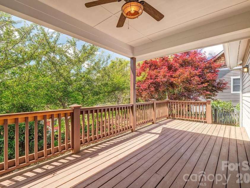 4 Olde Cottage Lane, Asheville, NC 28803.  MLS# CAR4373000, YatesRealty ID 14219. 