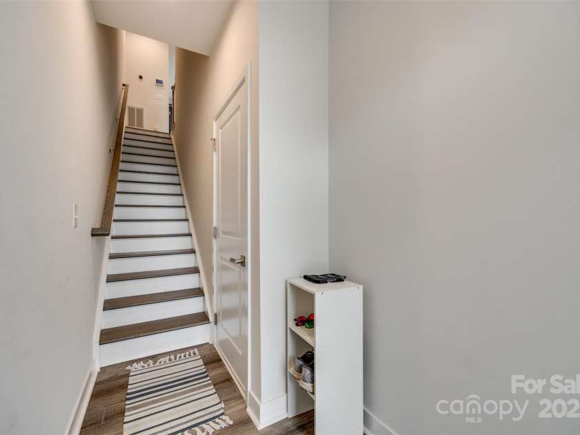 556 Billingsley Road, Charlotte, NC 28211.  MLS# CAR4255590, YatesRealty ID 14219. 