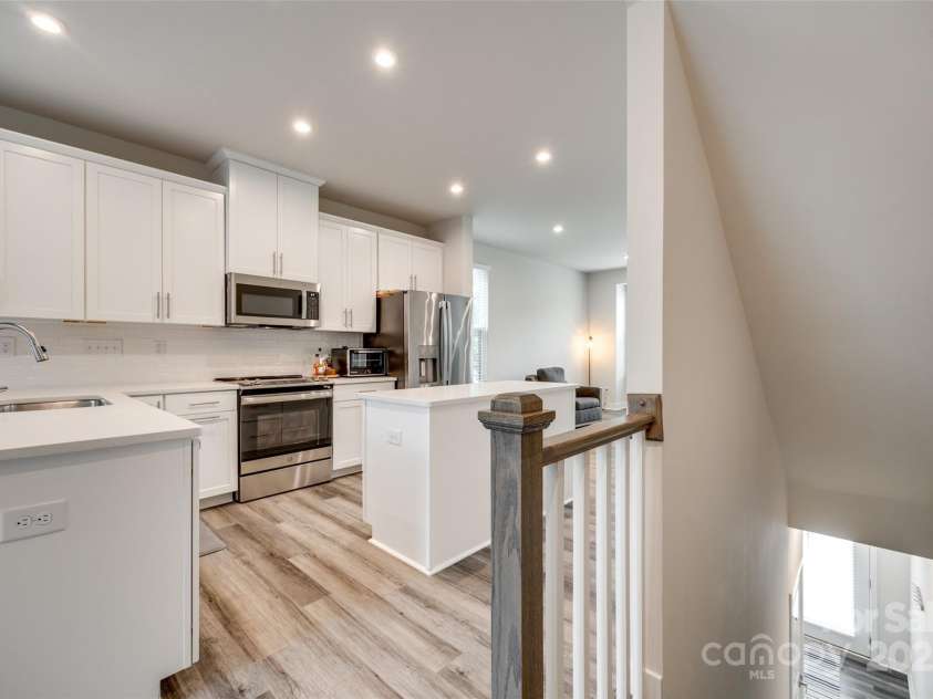 556 Billingsley Road, Charlotte, NC 28211.  MLS# CAR4255590, YatesRealty ID 14219. 