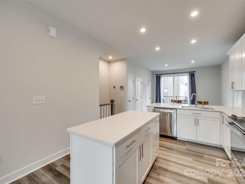 556 Billingsley Road, Charlotte, NC 28211.  MLS# CAR4255590, YatesRealty ID 14219. 