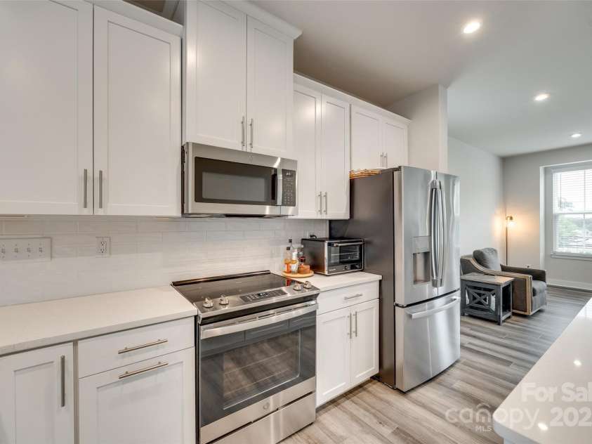 556 Billingsley Road, Charlotte, NC 28211.  MLS# CAR4255590, YatesRealty ID 14219. 