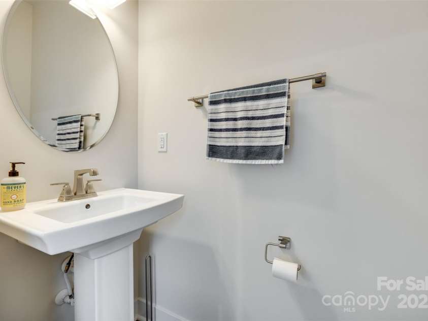 556 Billingsley Road, Charlotte, NC 28211.  MLS# CAR4255590, YatesRealty ID 14219. 