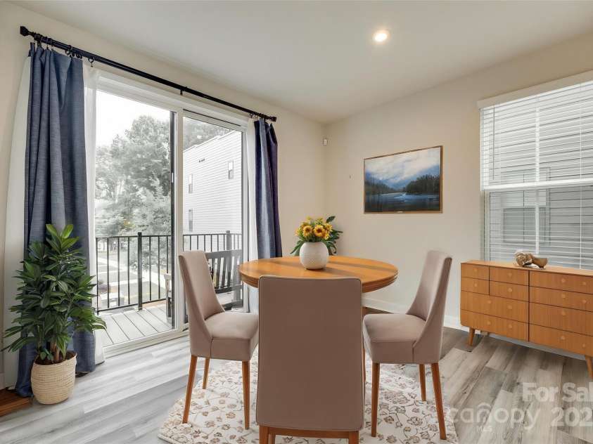 556 Billingsley Road, Charlotte, NC 28211.  MLS# CAR4255590, YatesRealty ID 14219. 