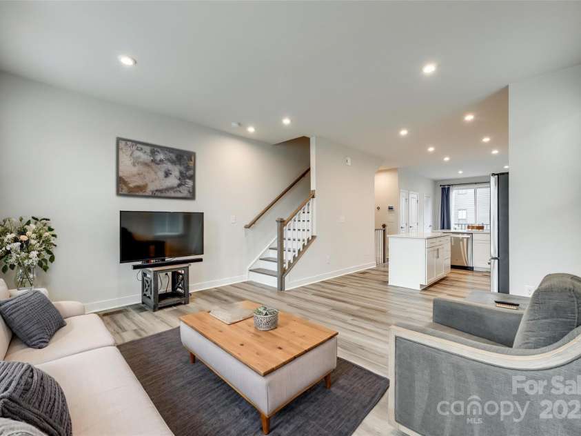 556 Billingsley Road, Charlotte, NC 28211.  MLS# CAR4255590, YatesRealty ID 14219. 
