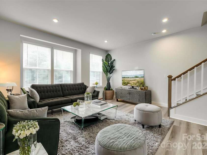 556 Billingsley Road, Charlotte, NC 28211.  MLS# CAR4255590, YatesRealty ID 14219. 