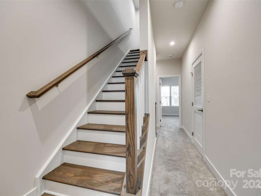 556 Billingsley Road, Charlotte, NC 28211.  MLS# CAR4255590, YatesRealty ID 14219. 