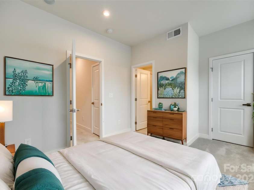 556 Billingsley Road, Charlotte, NC 28211.  MLS# CAR4255590, YatesRealty ID 14219. 