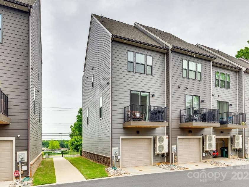 556 Billingsley Road, Charlotte, NC 28211.  MLS# CAR4255590, YatesRealty ID 14219. 