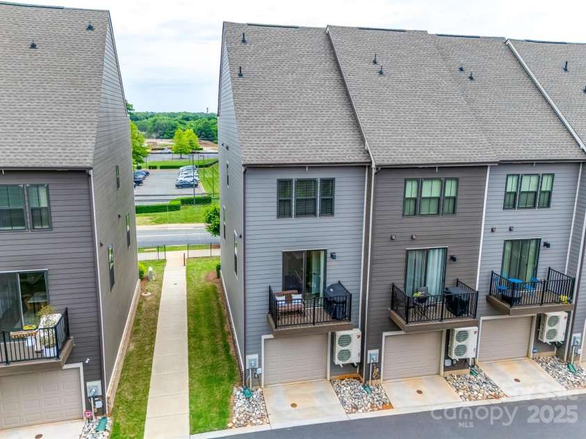 556 Billingsley Road, Charlotte, NC 28211.  MLS# CAR4255590, YatesRealty ID 14219. 