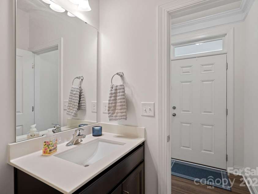208 Waterlynn Ridge Road, Mooresville, NC 28117.  MLS# CAR4199970, YatesRealty ID 1422. Guest Bath