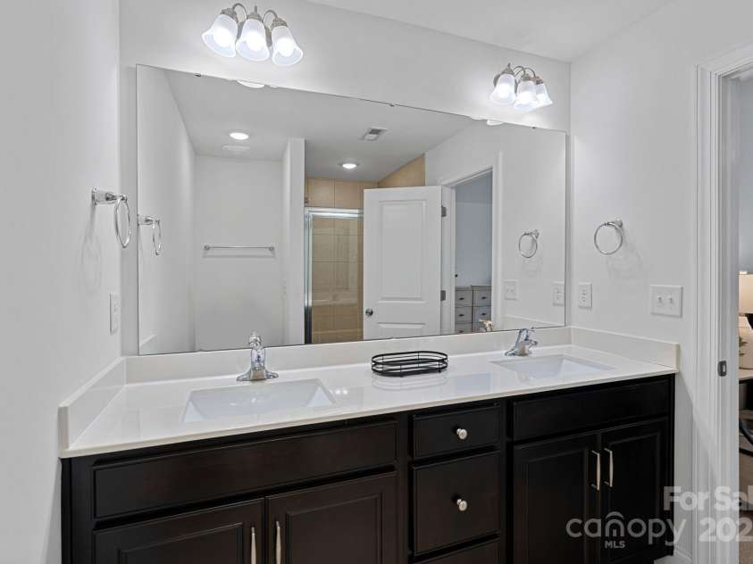 208 Waterlynn Ridge Road, Mooresville, NC 28117.  MLS# CAR4199970, YatesRealty ID 1422. Primary 2 Bath