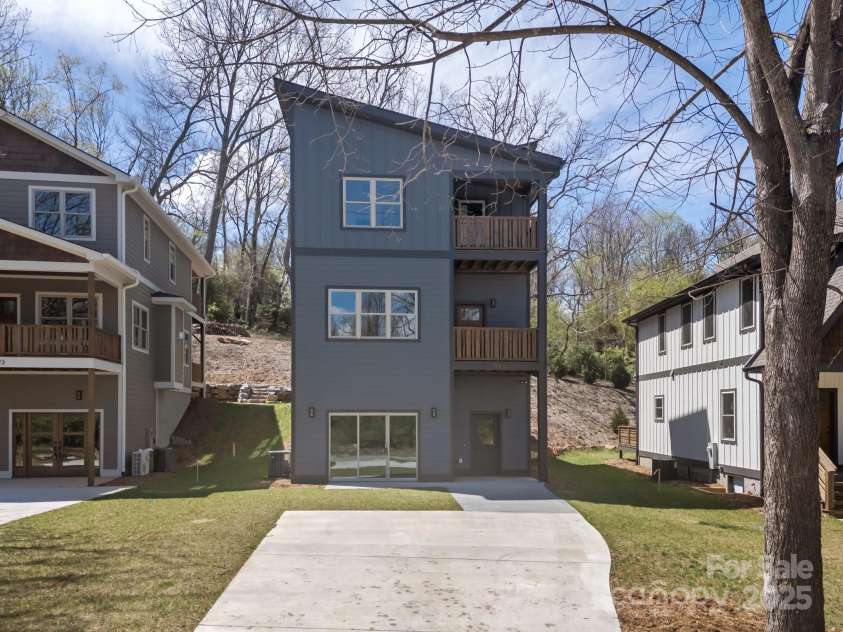 91 Glendale Avenue, Asheville, NC 28803.  MLS# CAR4233541, YatesRealty ID 1422. 3 Levels with 2 front decks