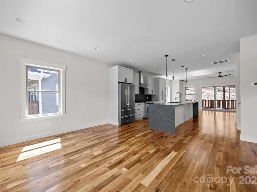 91 Glendale Avenue, Asheville, NC 28803.  MLS# CAR4233541, YatesRealty ID 1422. 