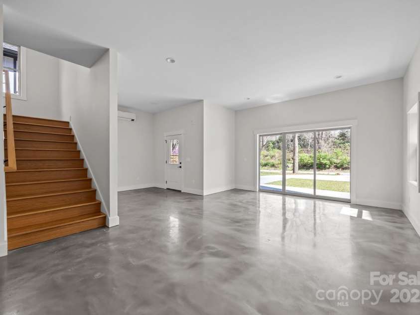 91 Glendale Avenue, Asheville, NC 28803.  MLS# CAR4233541, YatesRealty ID 1422. Lower level living area