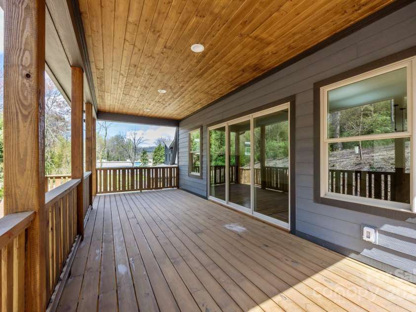 91 Glendale Avenue, Asheville, NC 28803.  MLS# CAR4233541, YatesRealty ID 1422. Plenty of room for you and your grill