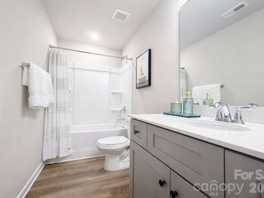 117 Pinnacle Crossing, Shelby, NC 28152.  MLS# CAR4373097, YatesRealty ID 14220. 