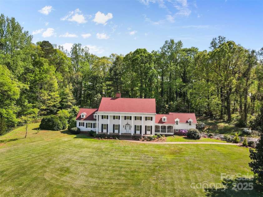 1233 General Hoke Drive, Lincolnton, NC 28092.  MLS# CAR4243135, YatesRealty ID 14221. 