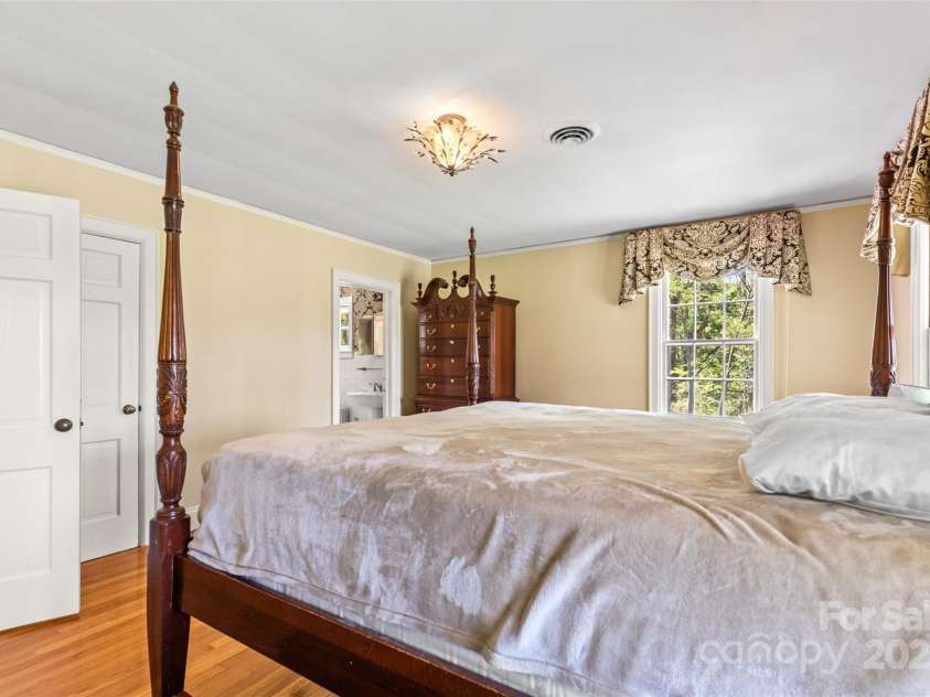 1233 General Hoke Drive, Lincolnton, NC 28092.  MLS# CAR4243135, YatesRealty ID 14221. 