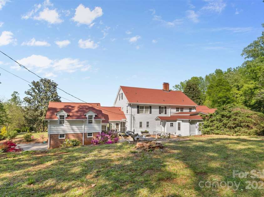 1233 General Hoke Drive, Lincolnton, NC 28092.  MLS# CAR4243135, YatesRealty ID 14221. 