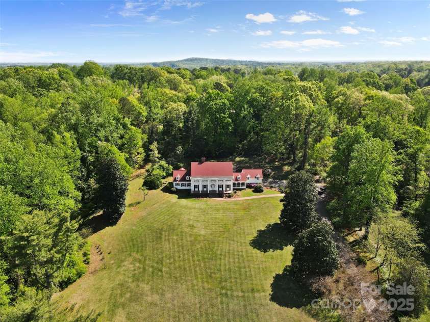 1233 General Hoke Drive, Lincolnton, NC 28092.  MLS# CAR4243135, YatesRealty ID 14221. 