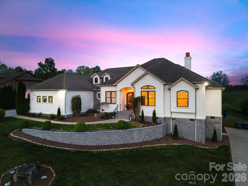 54 Mountain Shadows Drive, Leicester, NC 28748.  MLS# CAR4372066, YatesRealty ID 14224. 