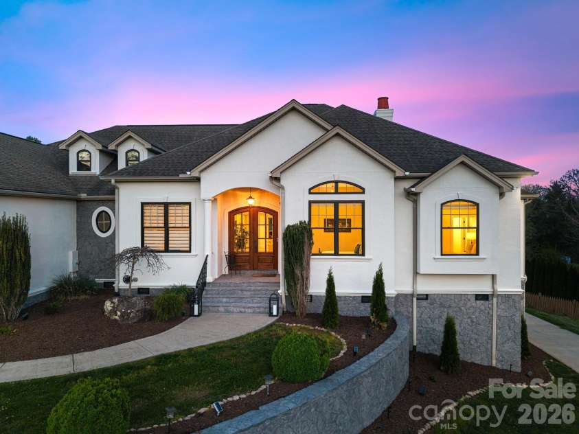 54 Mountain Shadows Drive, Leicester, NC 28748.  MLS# CAR4372066, YatesRealty ID 14224. 