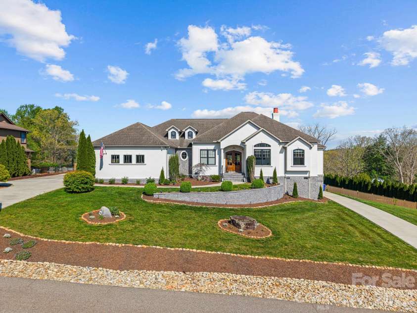 54 Mountain Shadows Drive, Leicester, NC 28748.  MLS# CAR4420351, YatesRealty ID 14224. 