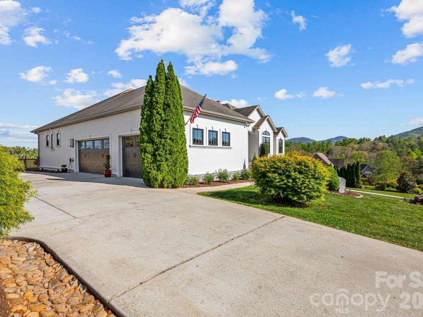 54 Mountain Shadows Drive, Leicester, NC 28748.  MLS# CAR4420351, YatesRealty ID 14224. 