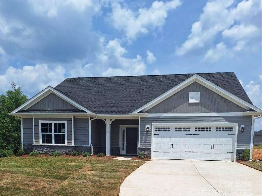 230 Mountain Island Drive, Statesville, NC 28677.  MLS# CAR4259890, YatesRealty ID 14225. 