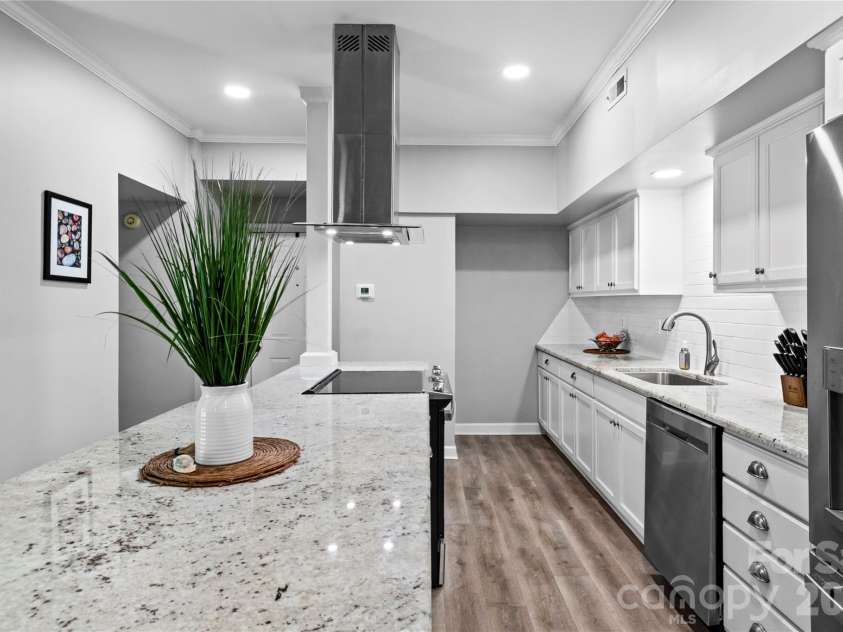 376 Meadows Circle, Winston Salem, NC 27104.  MLS# CAR4373214, YatesRealty ID 14225. 