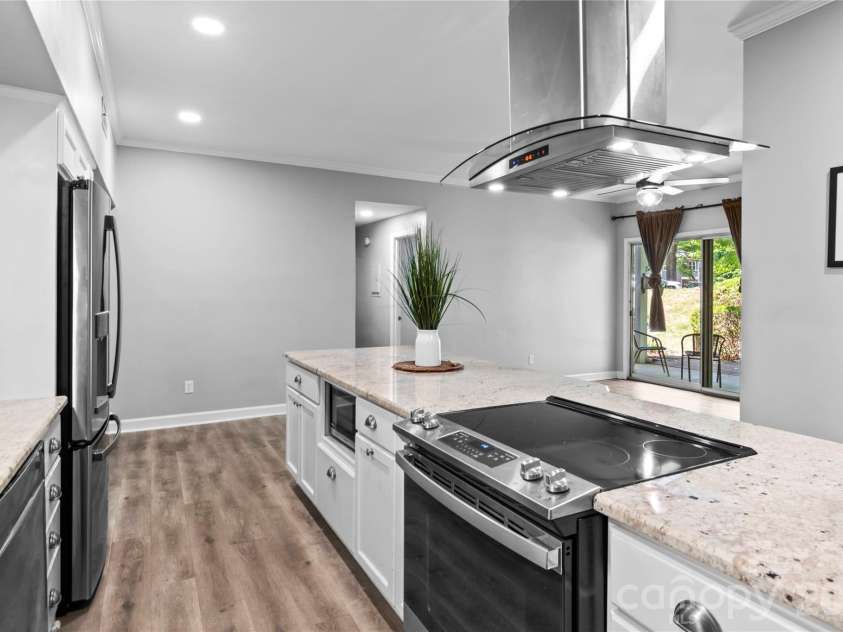 376 Meadows Circle, Winston Salem, NC 27104.  MLS# CAR4373214, YatesRealty ID 14225. 