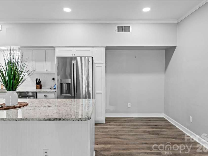 376 Meadows Circle, Winston Salem, NC 27104.  MLS# CAR4373214, YatesRealty ID 14225. 