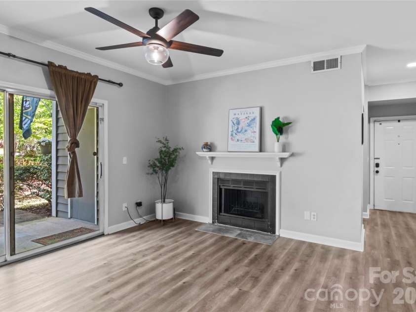 376 Meadows Circle, Winston Salem, NC 27104.  MLS# CAR4373214, YatesRealty ID 14225. 