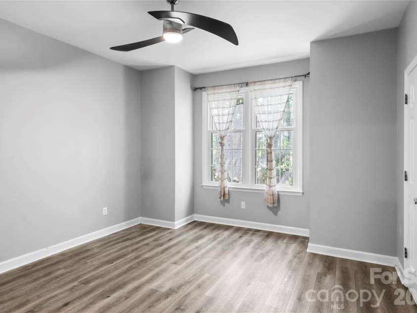 376 Meadows Circle, Winston Salem, NC 27104.  MLS# CAR4373214, YatesRealty ID 14225. 