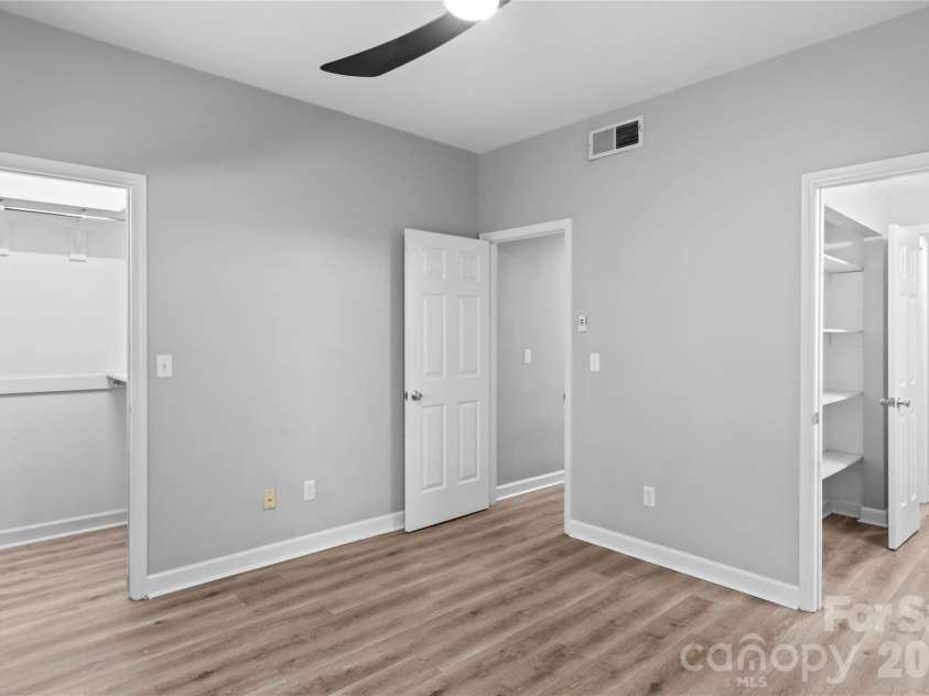 376 Meadows Circle, Winston Salem, NC 27104.  MLS# CAR4373214, YatesRealty ID 14225. 