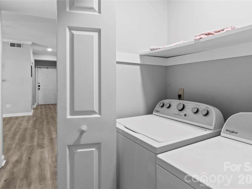 376 Meadows Circle, Winston Salem, NC 27104.  MLS# CAR4373214, YatesRealty ID 14225. 
